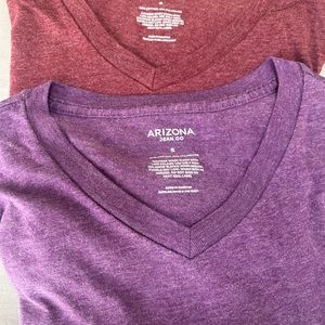 Set of 2 men’s v neck tees